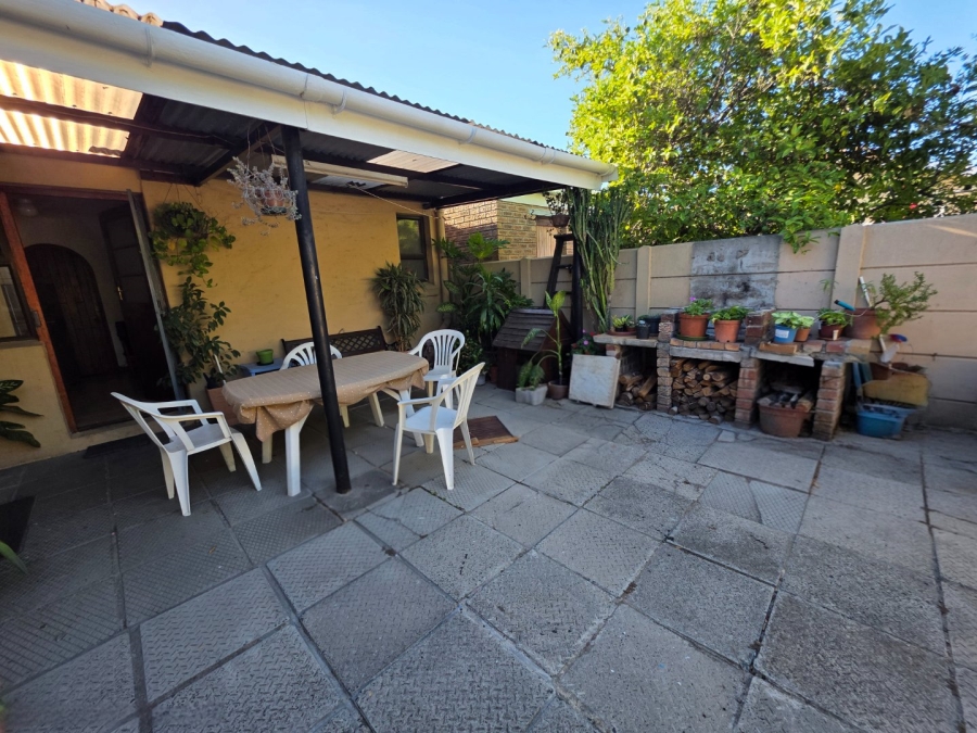 4 Bedroom Property for Sale in Firgrove Western Cape